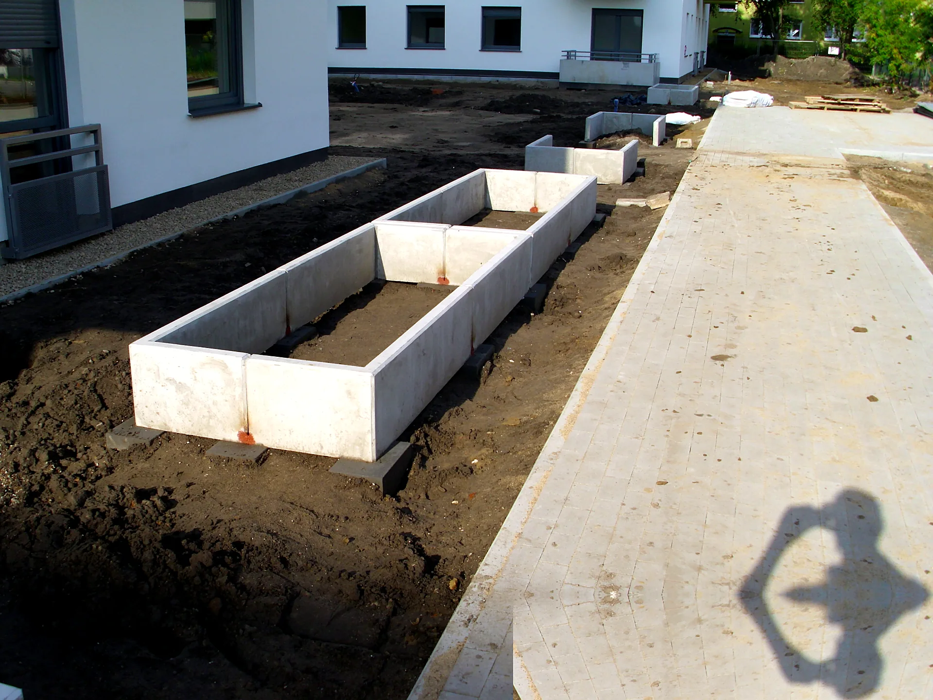Gazony betonowe prefabrykowane przy budynku